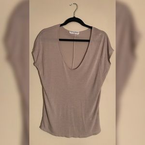 Scoop neck t